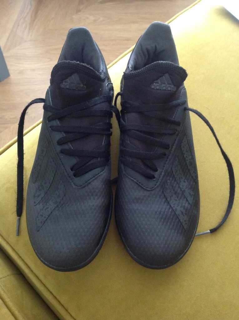boys black astro trainers